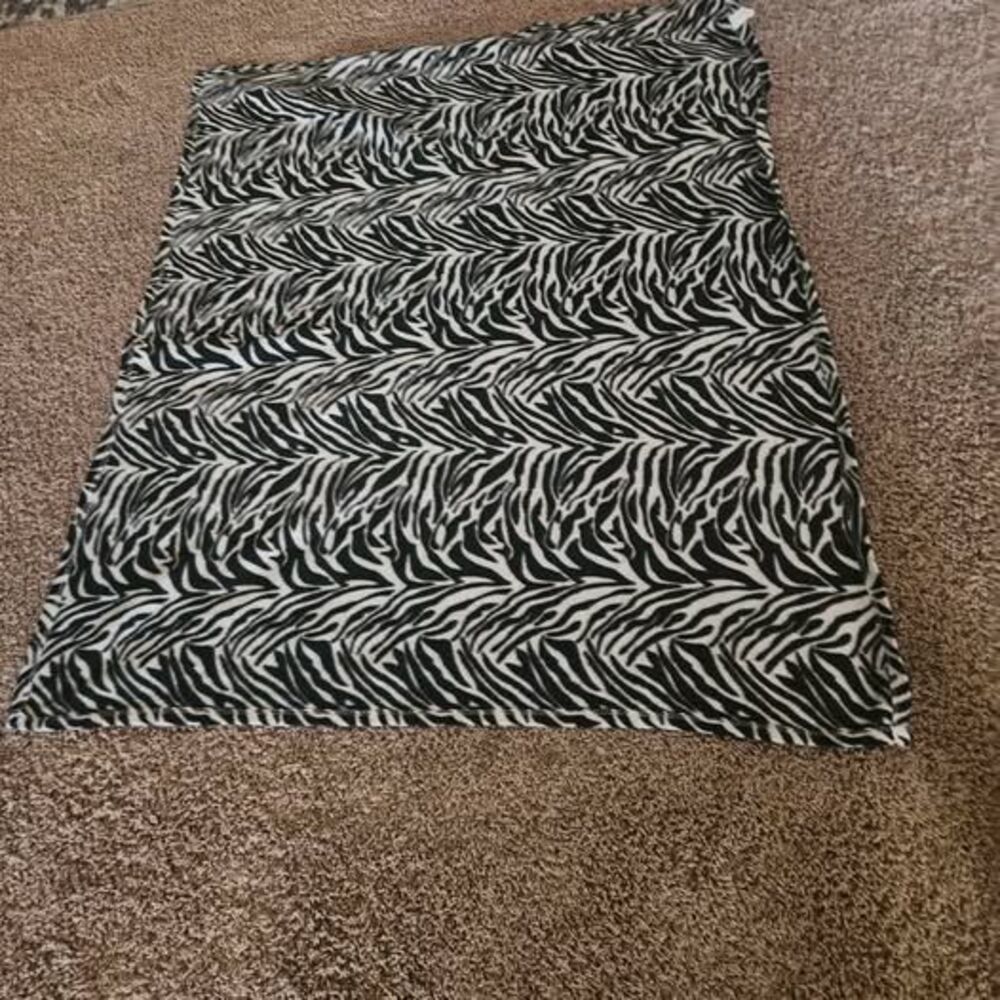 Zebra Print Fleece Throw blanket, approx 4x5 ft